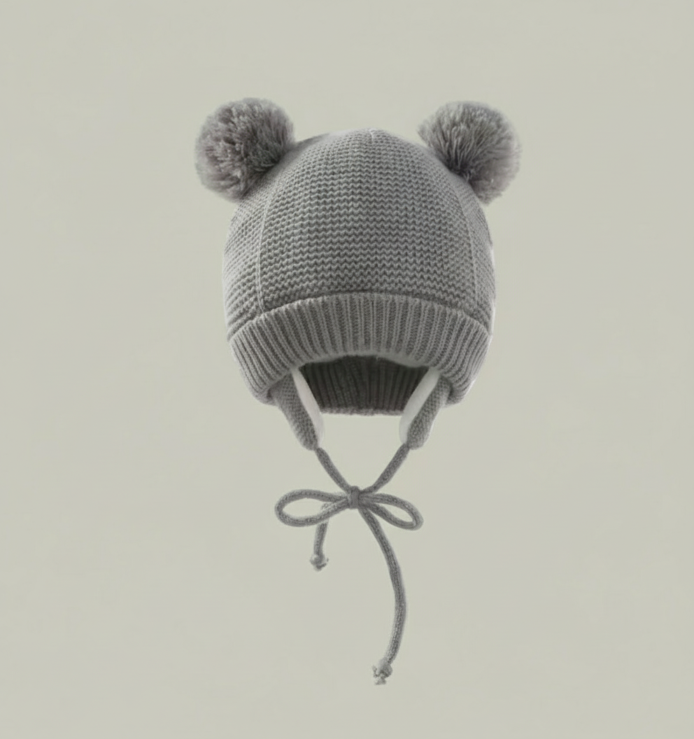 Bonnet Bébé Tricoté à Pompons – Chaleur & Douceur pour l’Hiver